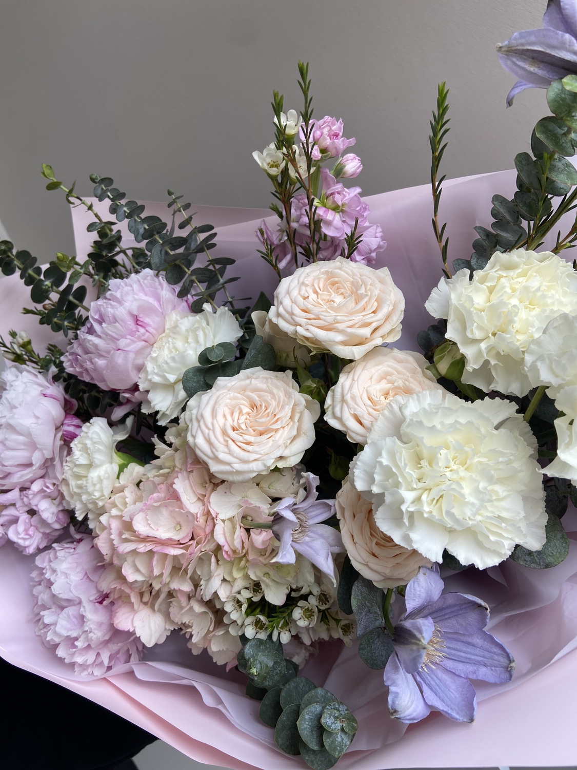 Букет с пионами и гортензией