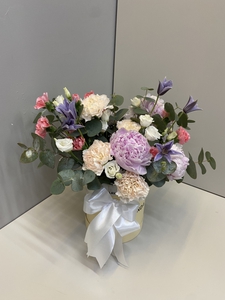 Коробка с пионами