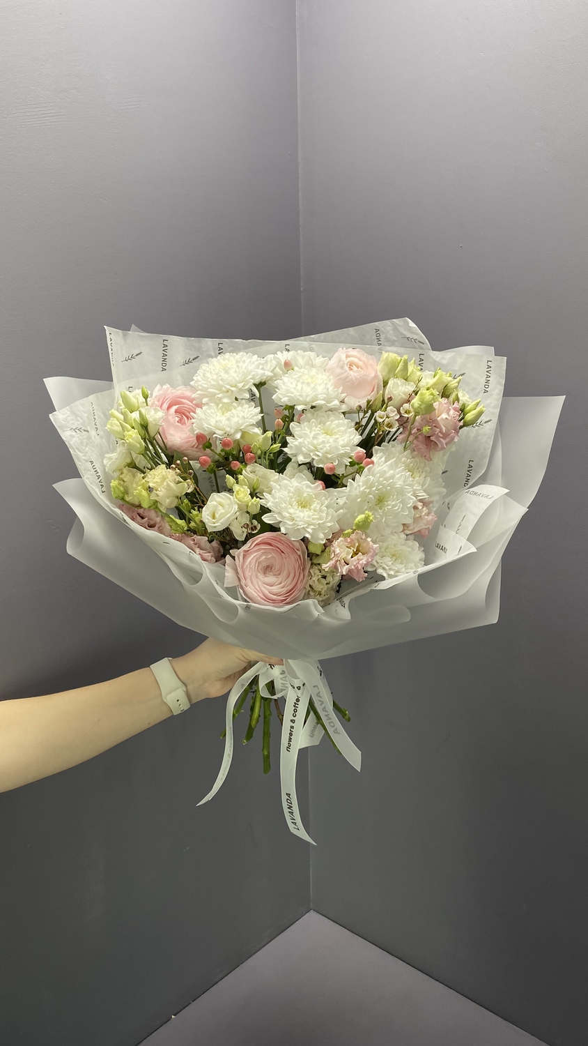 Нежный букет с ранункулюсами