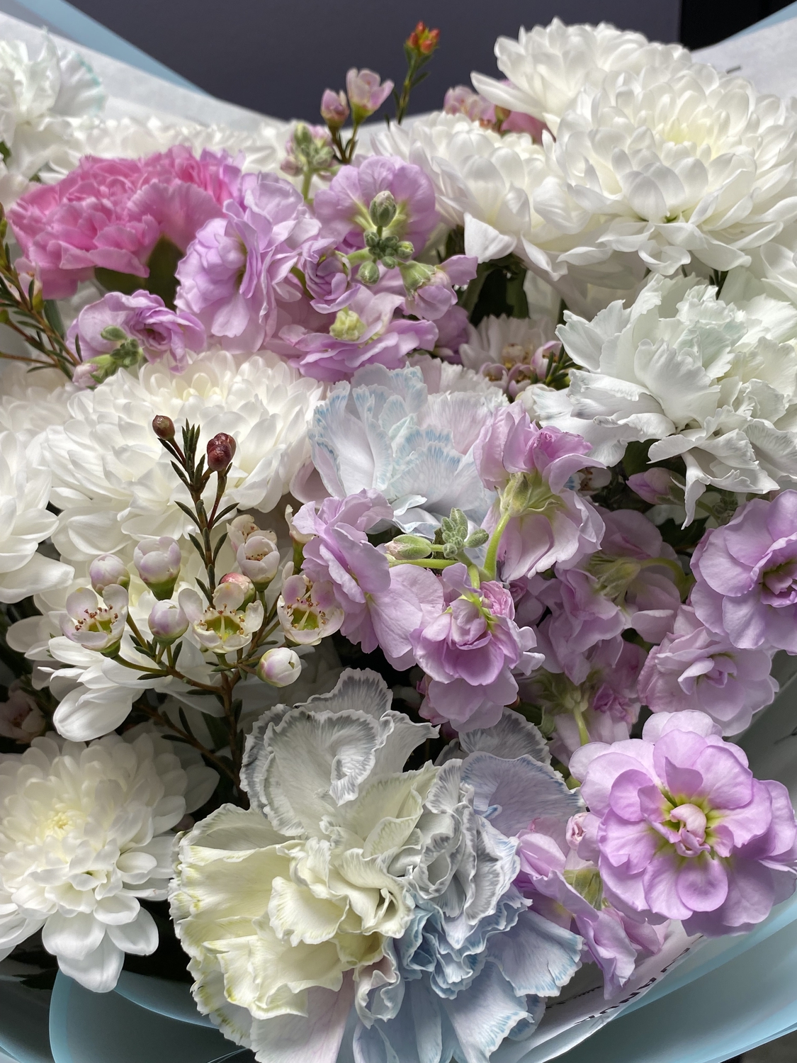 Букет с диантусами и ароматной маттиолой