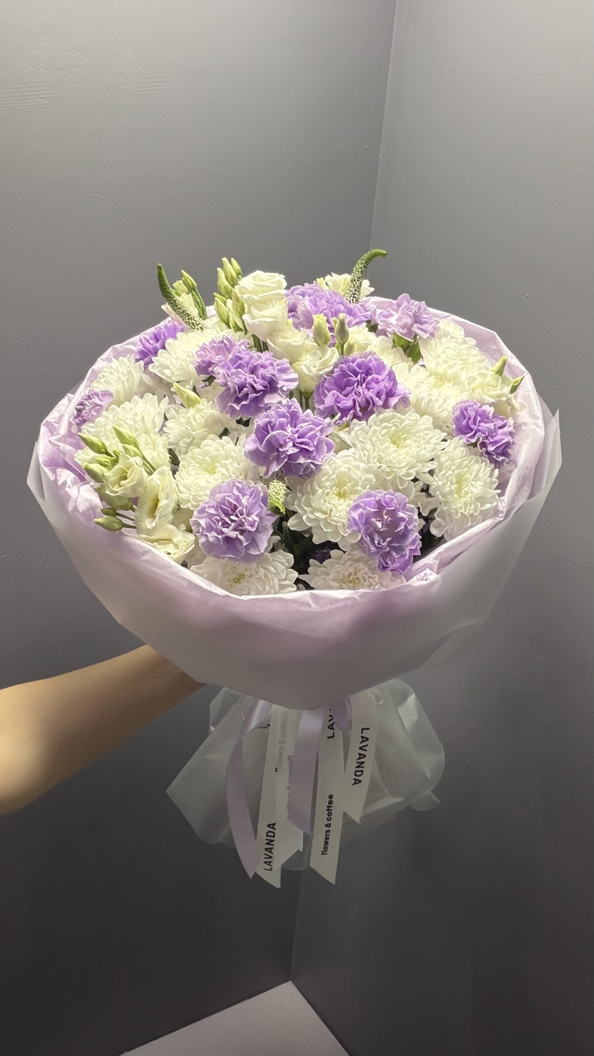Нежный сиреневый букет с диантусами