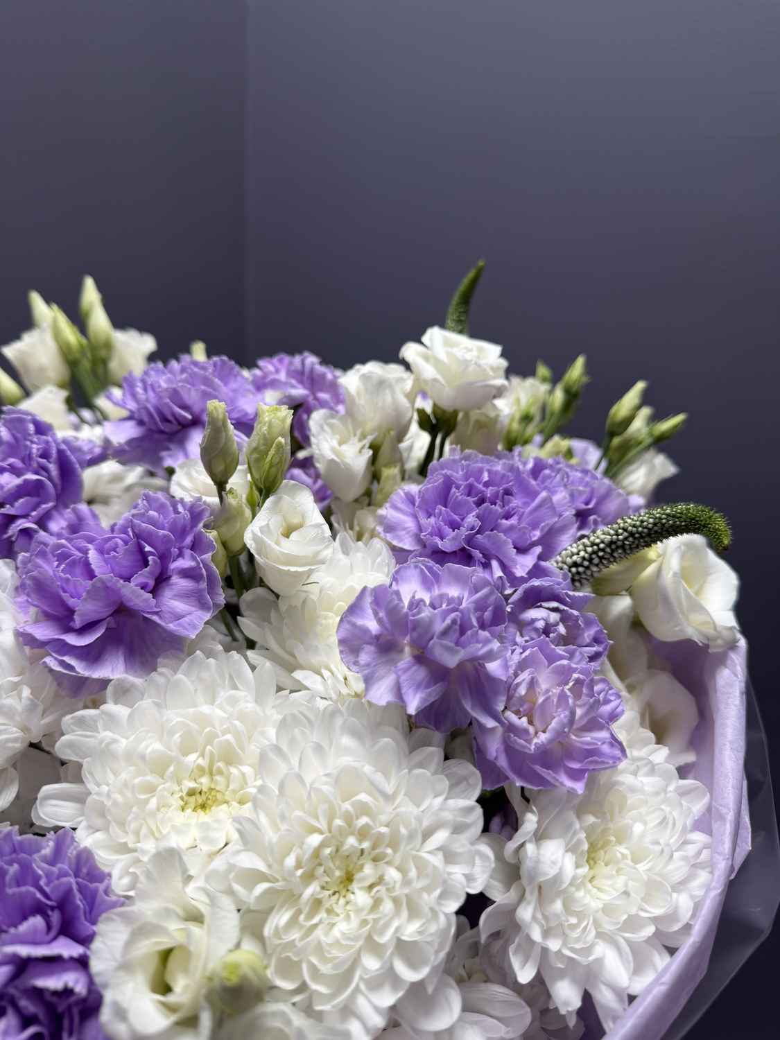 Нежный сиреневый букет с диантусами