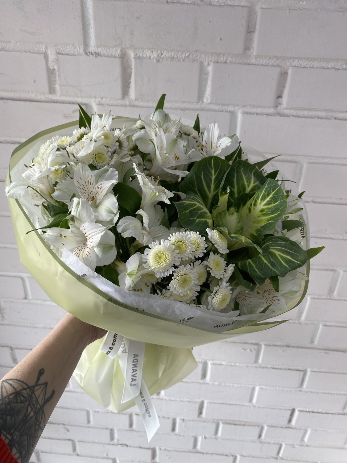 Сборный букет с брассикой