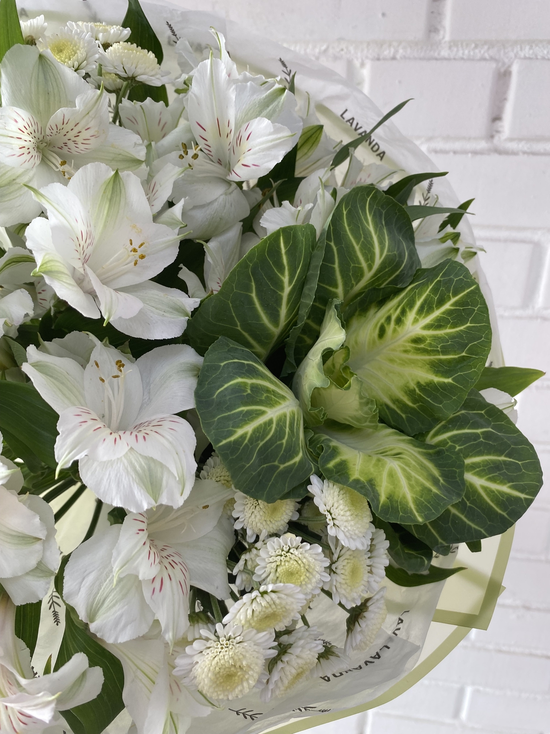 Сборный букет с брассикой