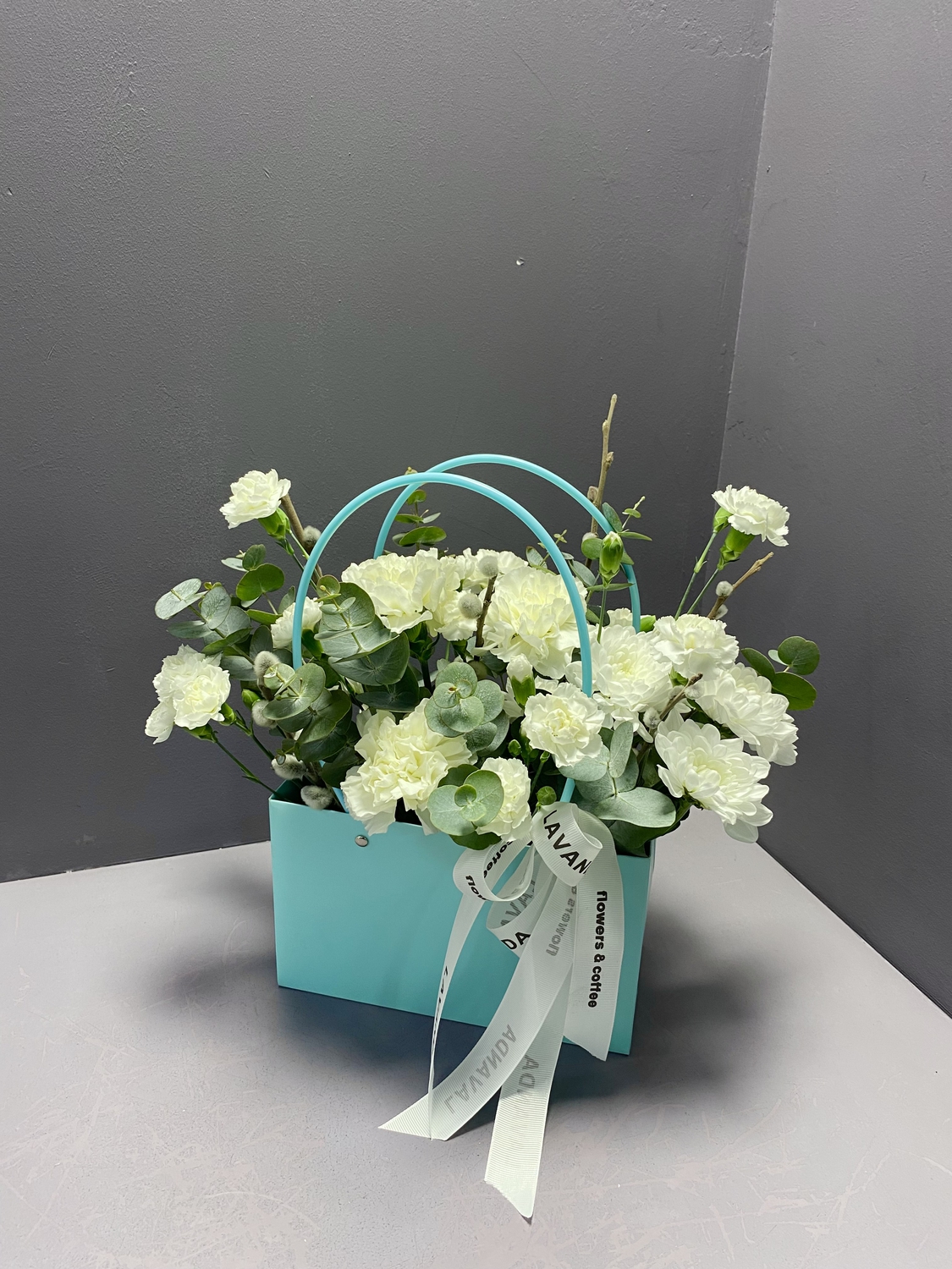 Весенняя композиция с вербой