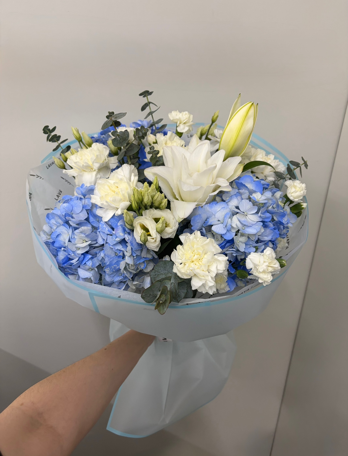 Голубой букет с гортензиями