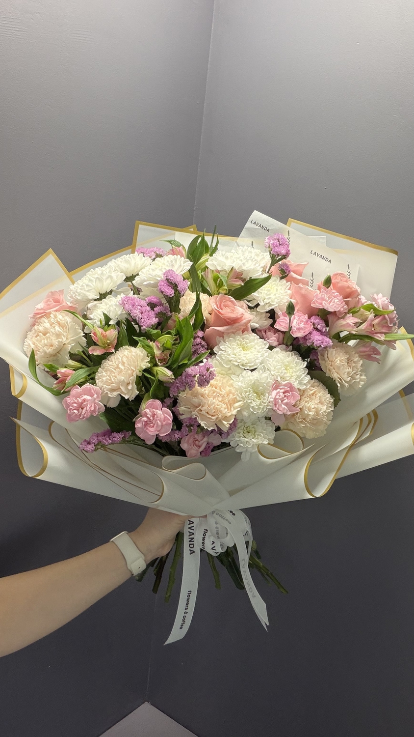 Букет в бело-розовых цветах