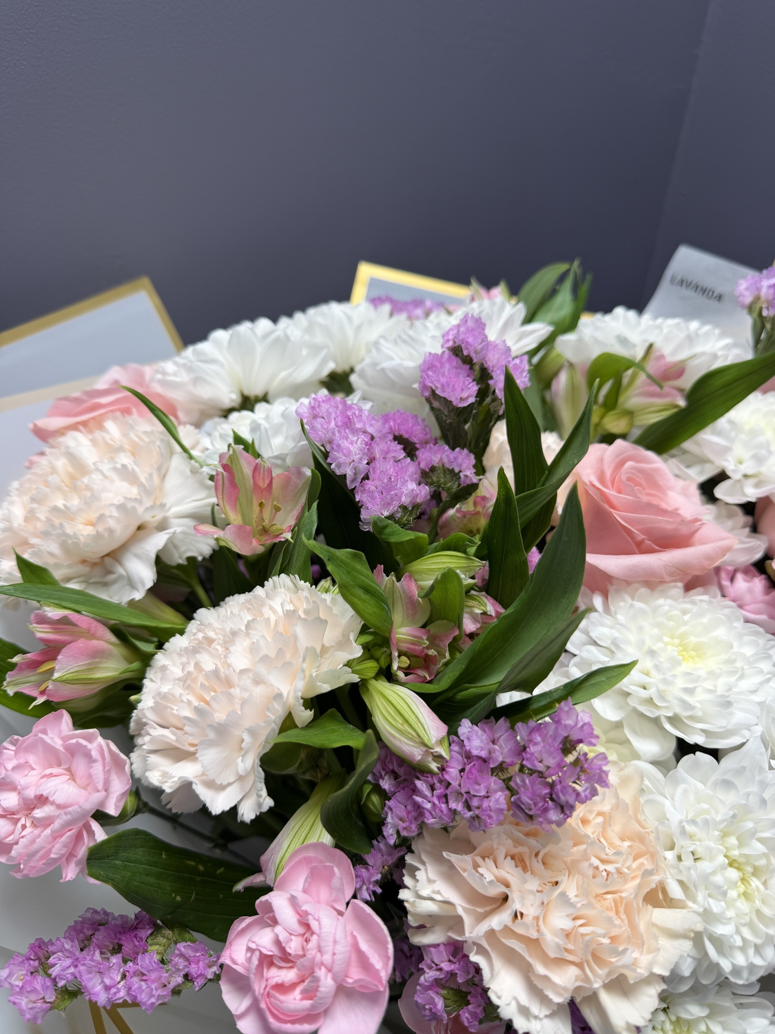 Букет в бело-розовых цветах