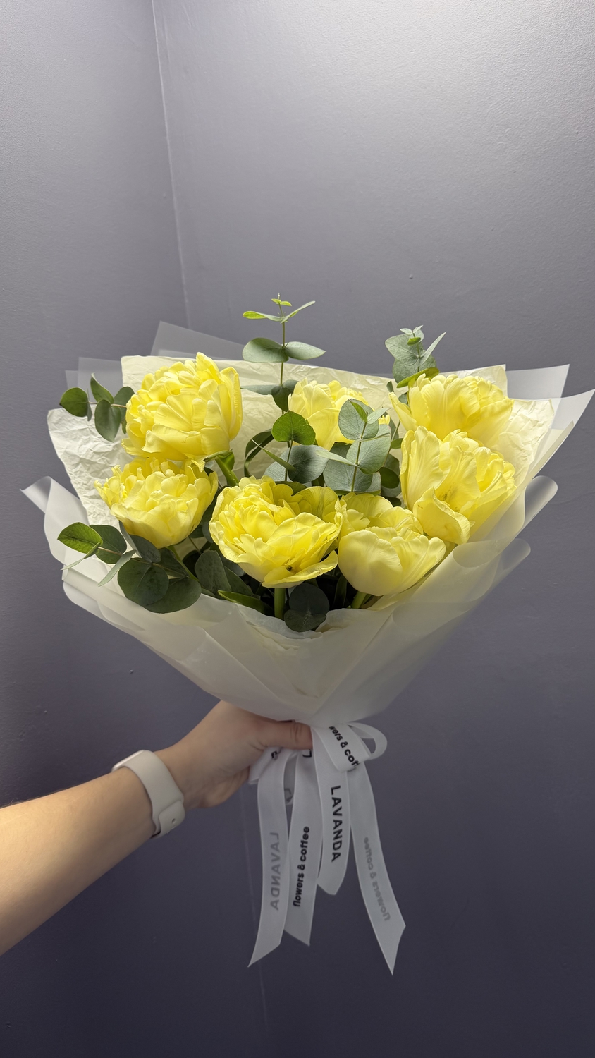 Букет желтых пионовидных тюльпанов