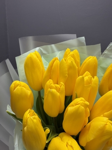 Букетик желтых тюльпанов