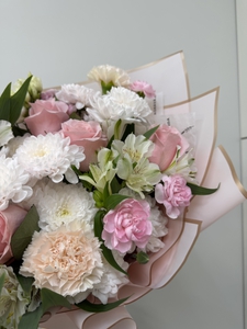 Нежный букет с розами