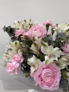 Нежный букет с ранункулюсами