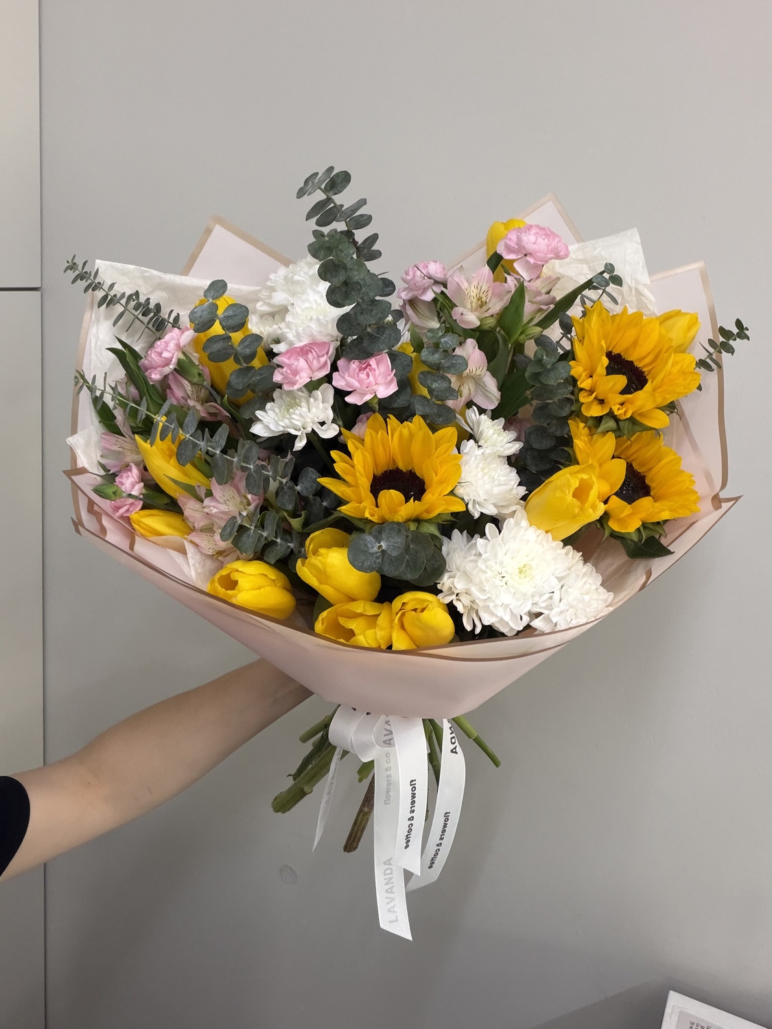 Воздушный букет с подсолнухами