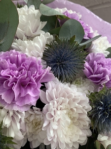 Букет с эрингиумом