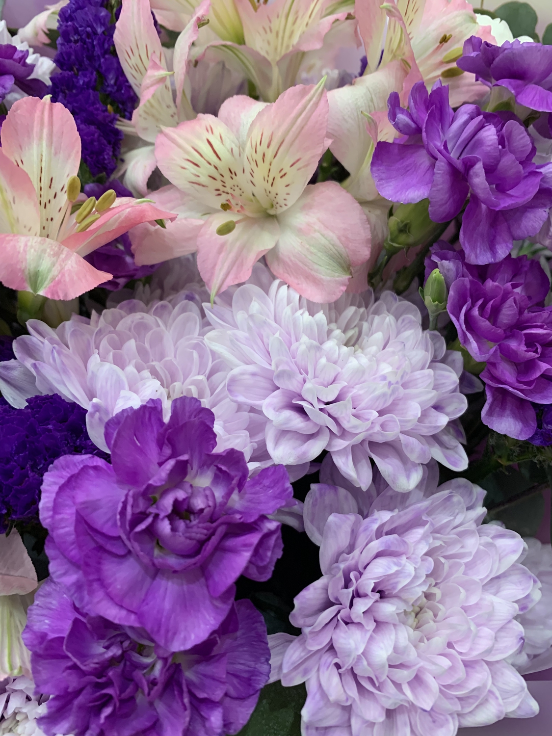 Букет фиолетовые цветы