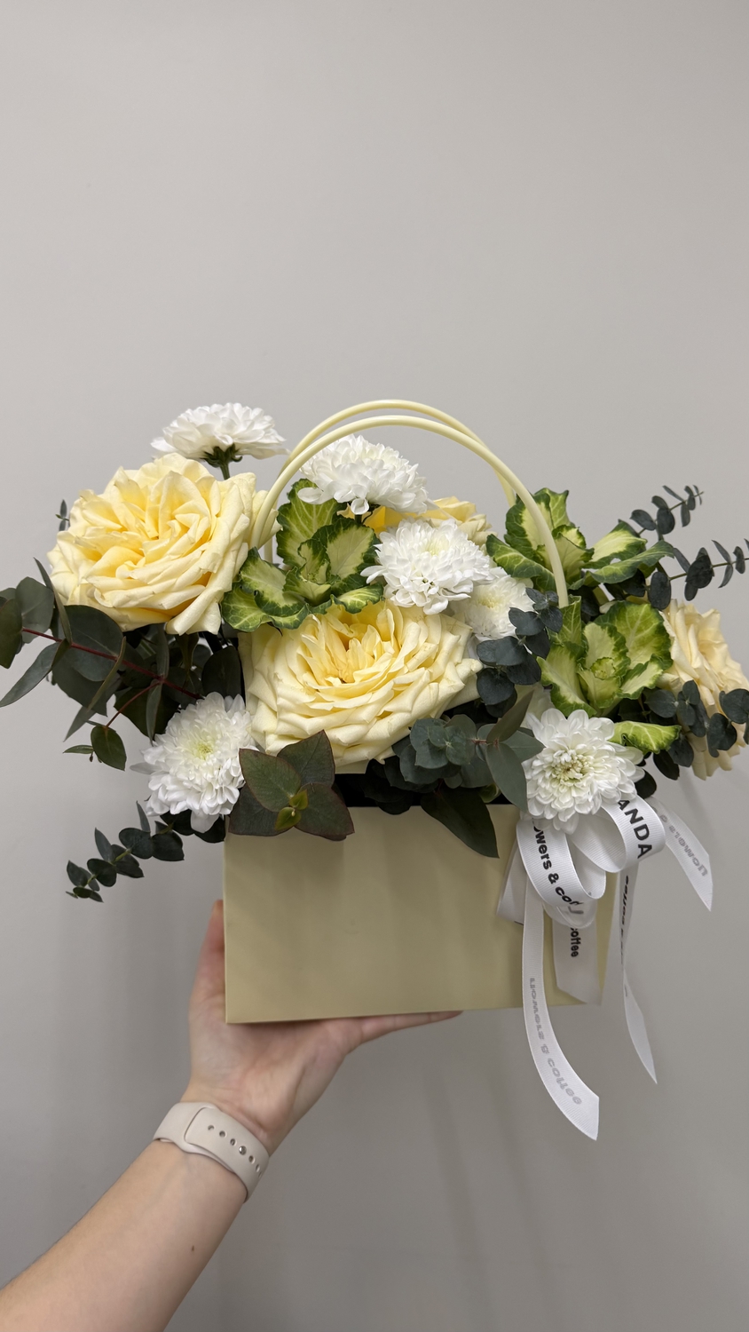 Композиция с пионовидными розами