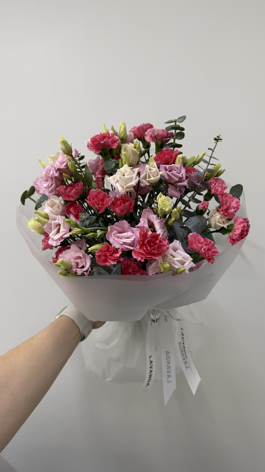 Воздушный букет кустовых диантусов и эустом