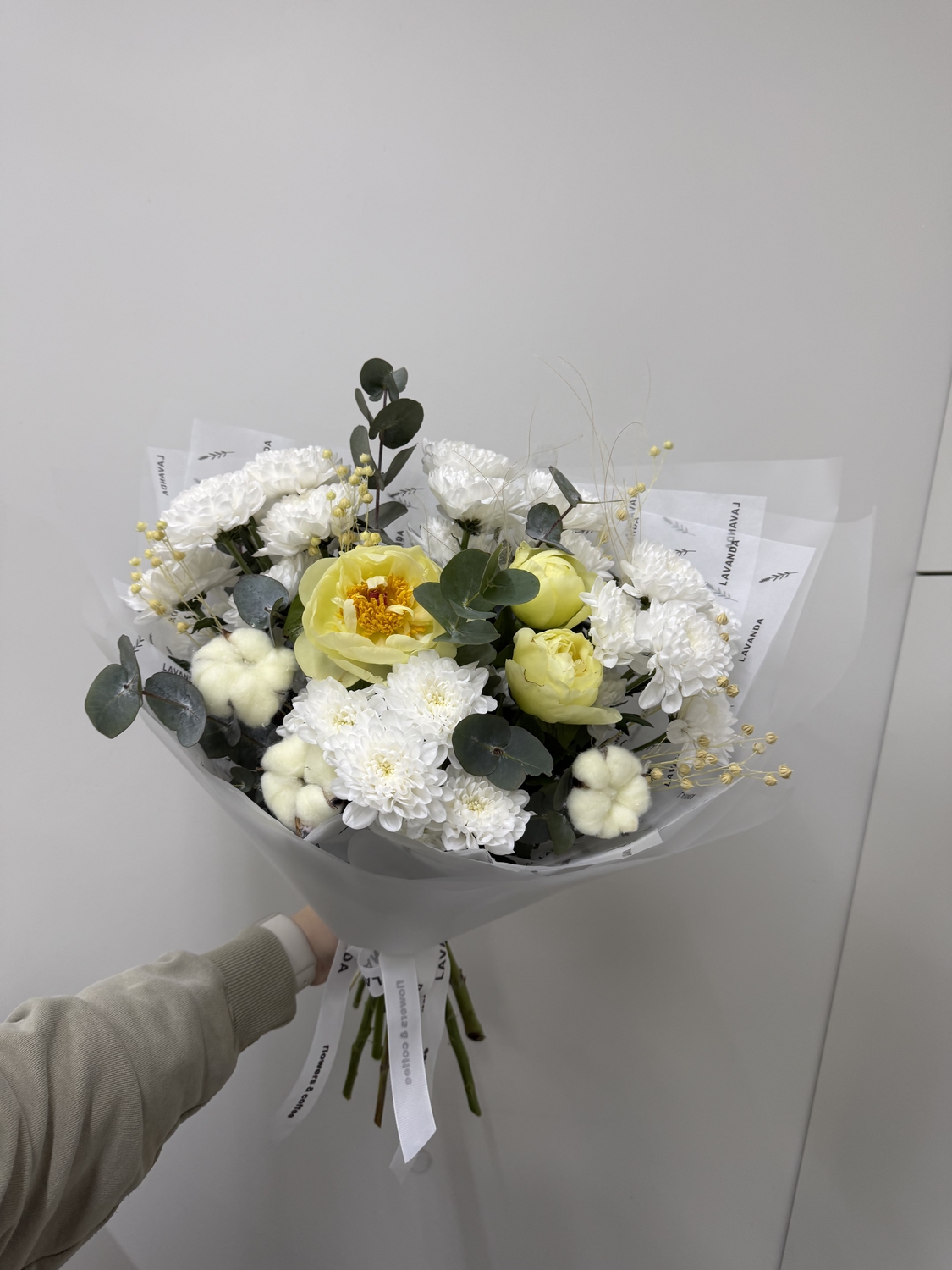 Букет с лимонными пионами