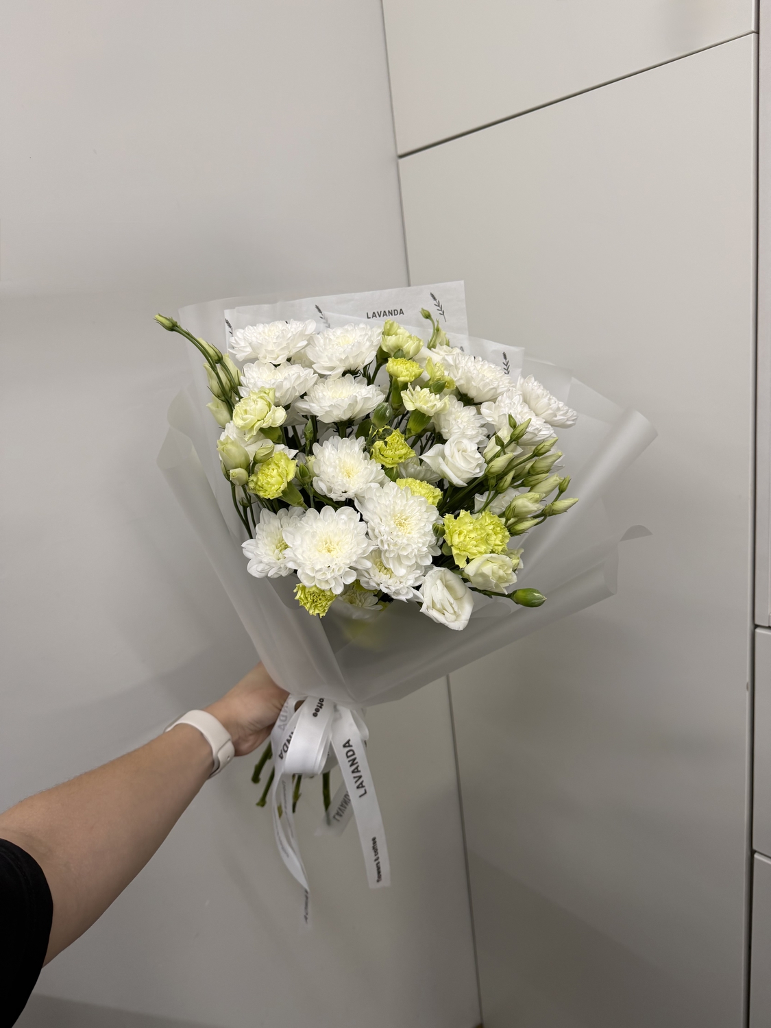 Букет с диантусами и эустомами