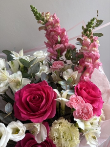 Розово - белый букет