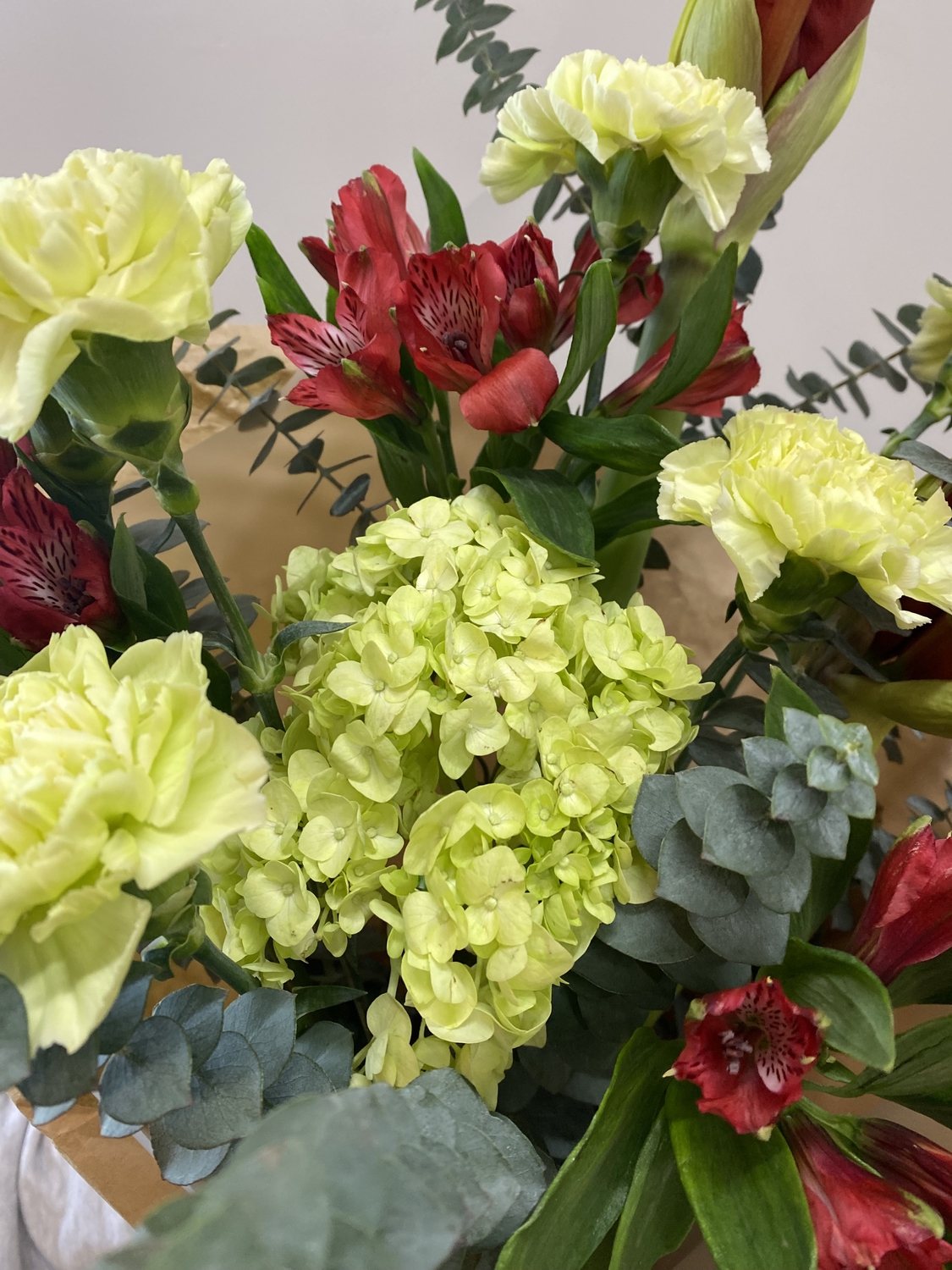 Букет с гортензией и амарилисом