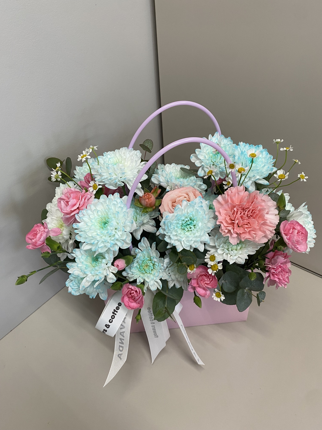 Композиция с ромашками