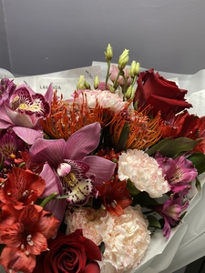 Сборный букет с нутаном и орхидеями