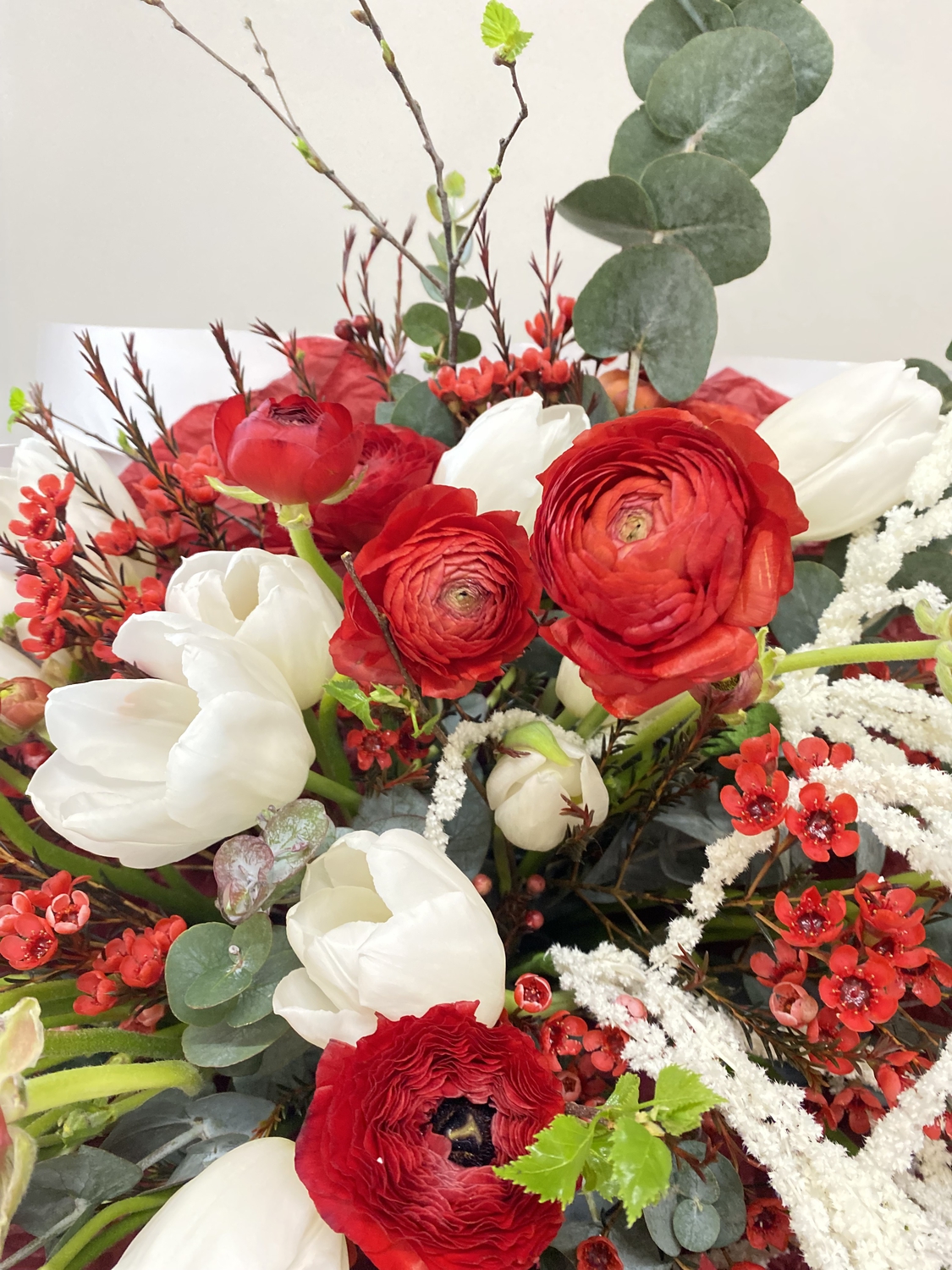 Букет с Ранункулюсами и тюльпанами