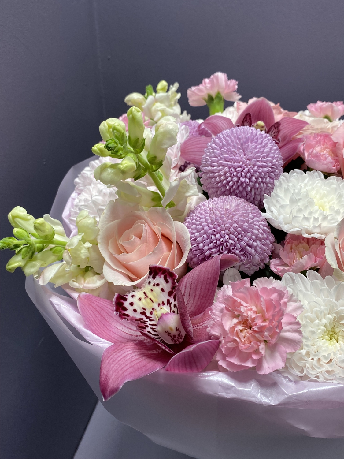 Букет с орхидеями и розами