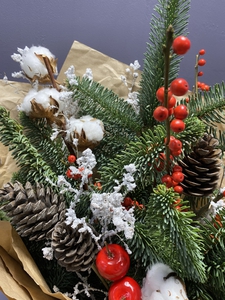 Зимний букет в крафтовом оформлении