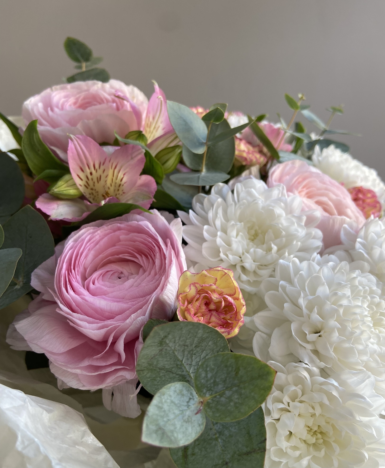 Букет с ранункулюсами