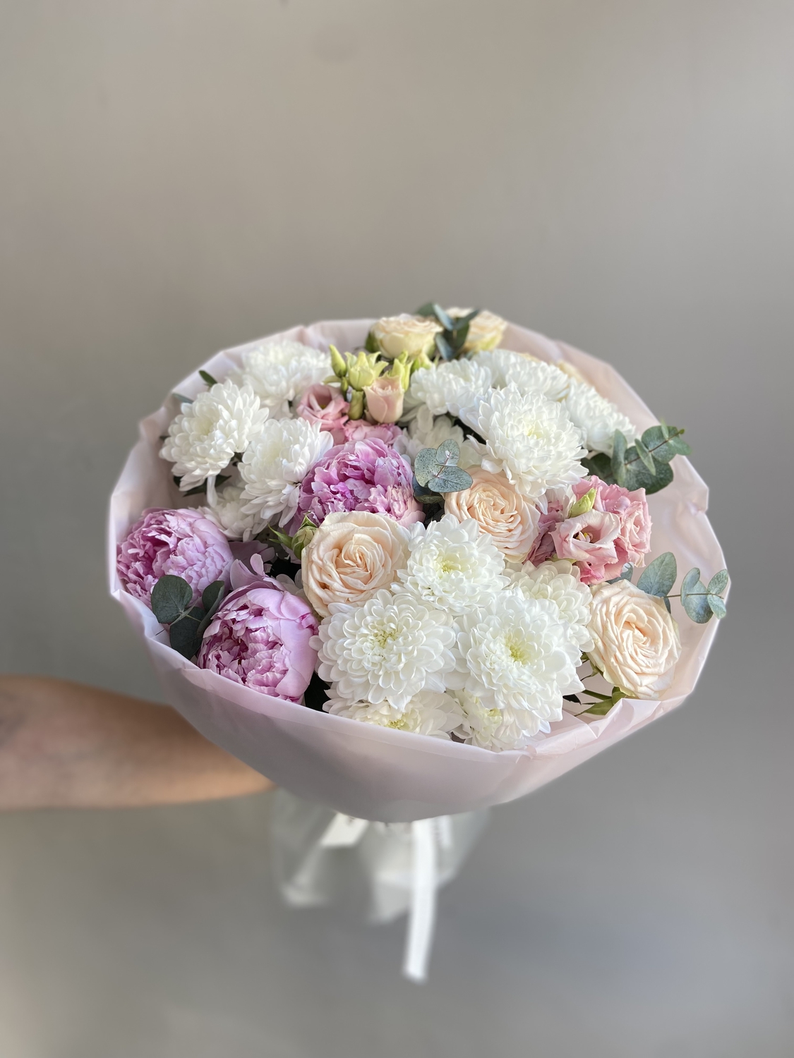 Букет с пионами и пионовидной розой