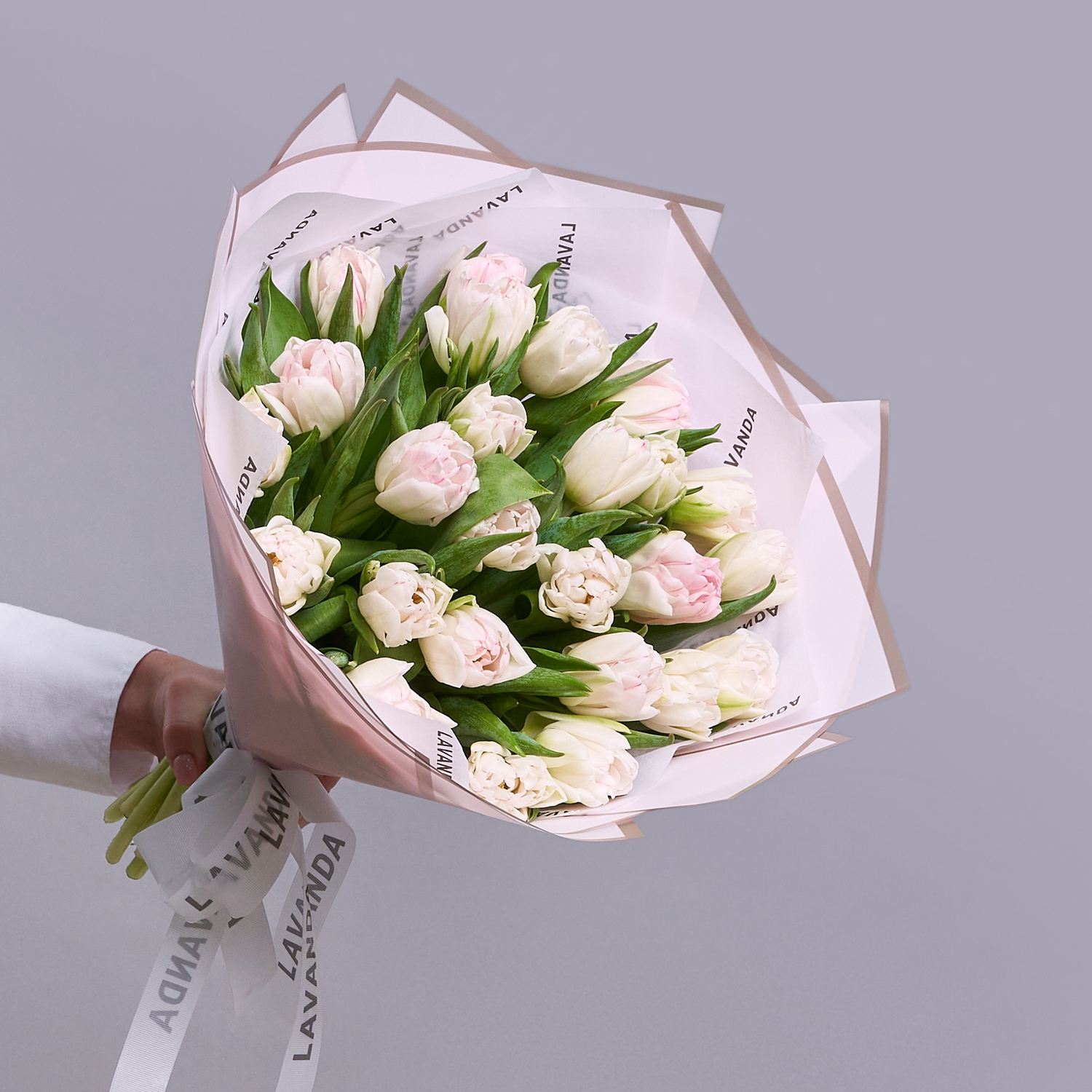 Букет нежно-розовых пионовидных тюльпанов