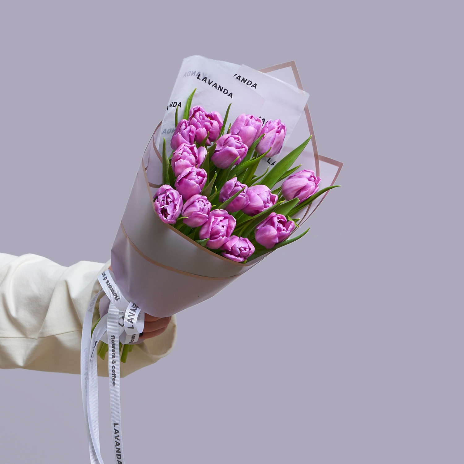 15 фиолетовых тюльпанов в матовой пленке