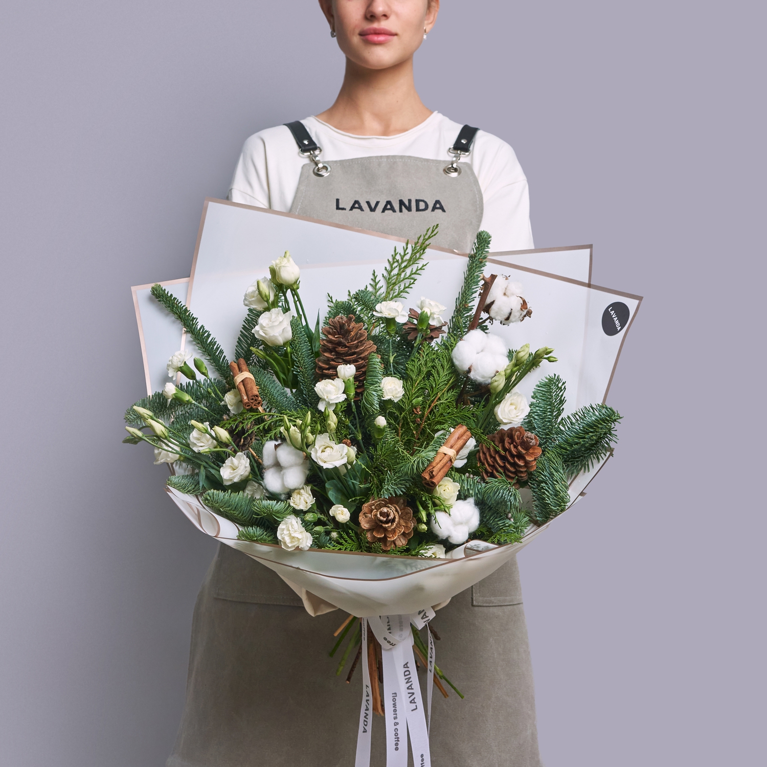 Бело-зеленый букет цветов с хлопком и нобилисом - купить с доставкой в  Омске - LAVANDA