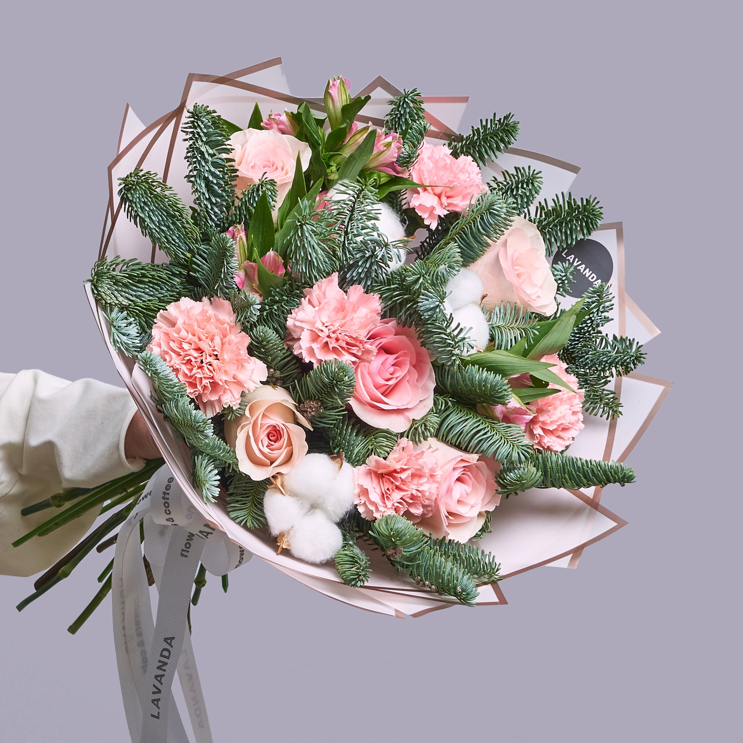 Зимний букет розовых цветов с нобилисом