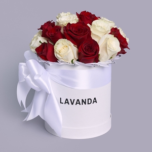 Белая коробочка Эквадорских роз