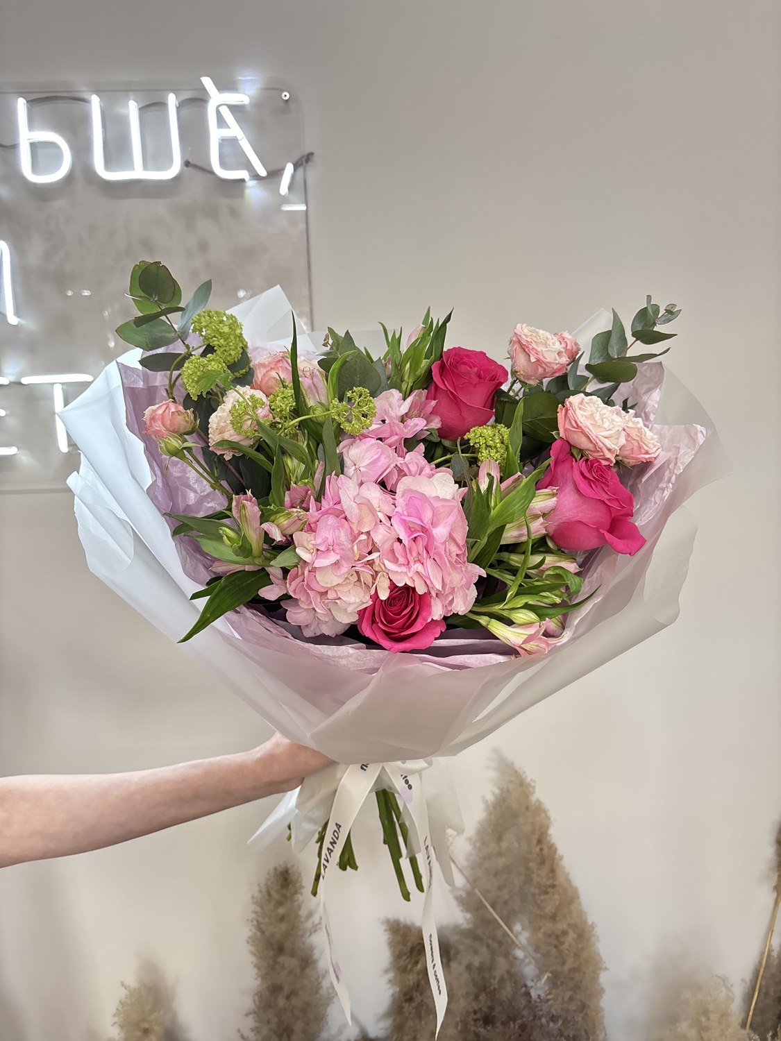 Яркий букет с гортензией