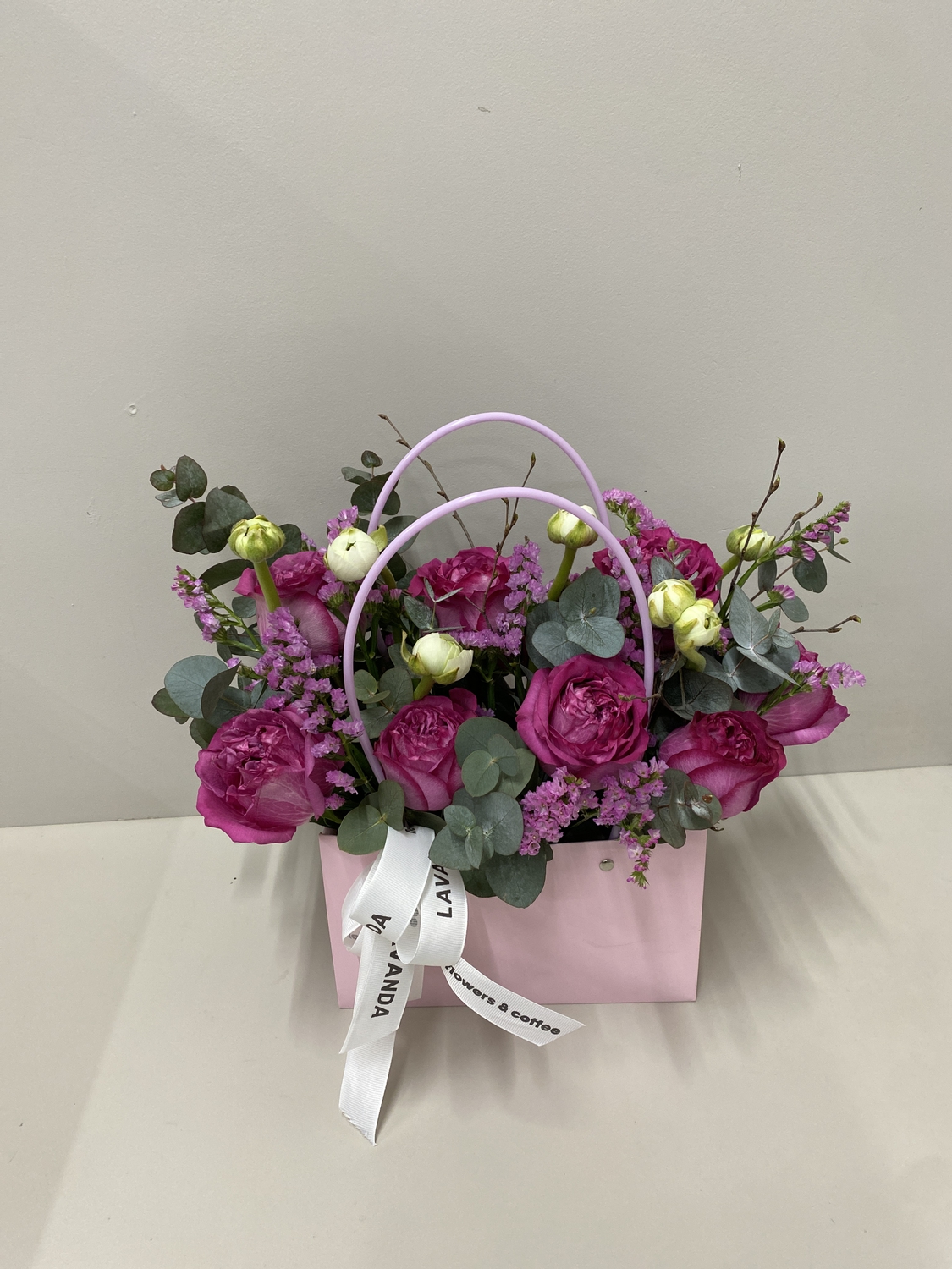 Композиция с пионовидными розами