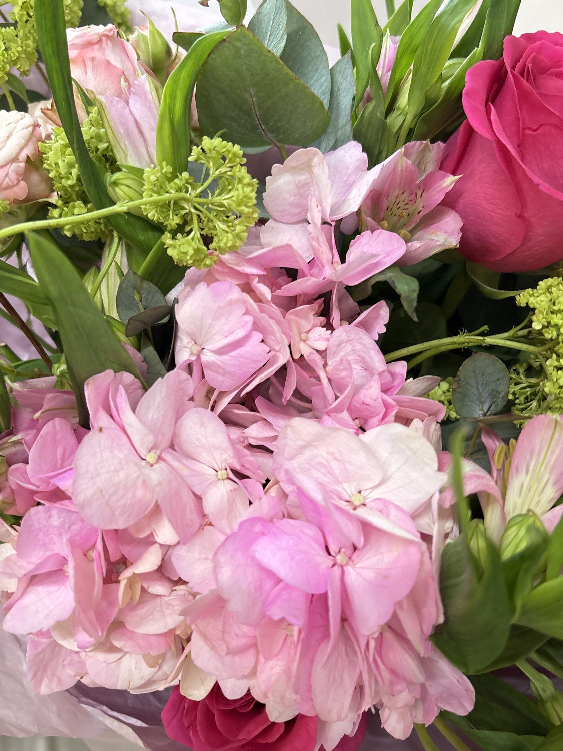 Яркий букет с гортензией